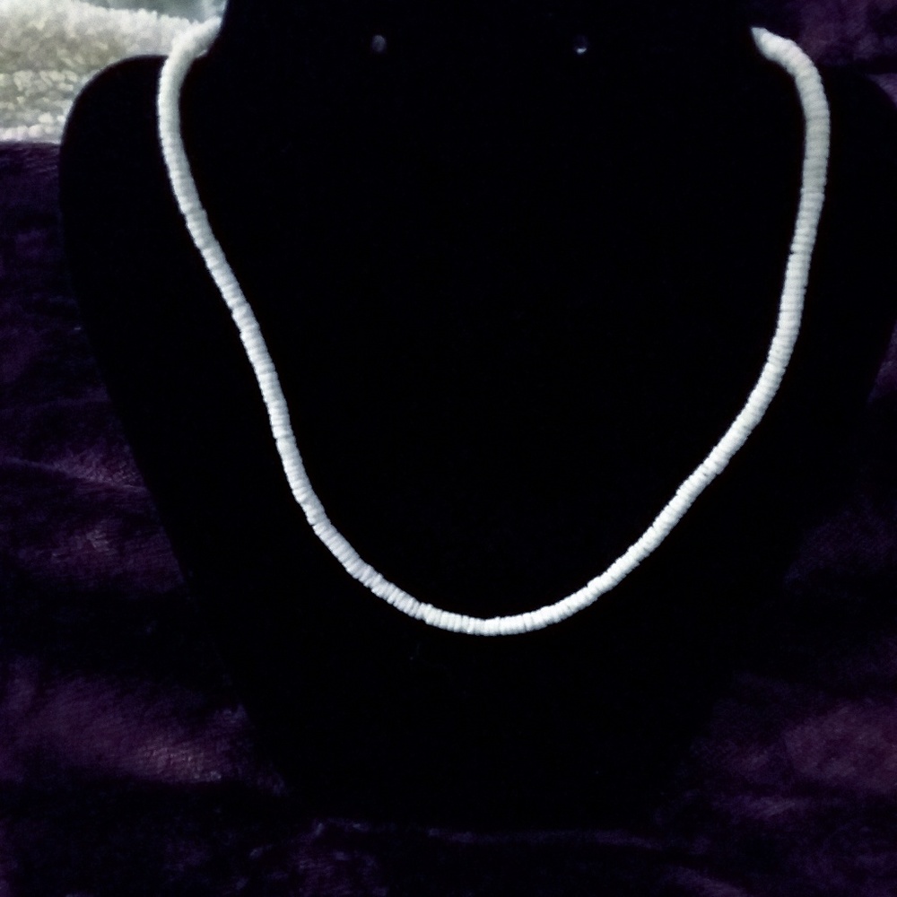 Nwot Puka Shell White beach Hawaiian Necklace